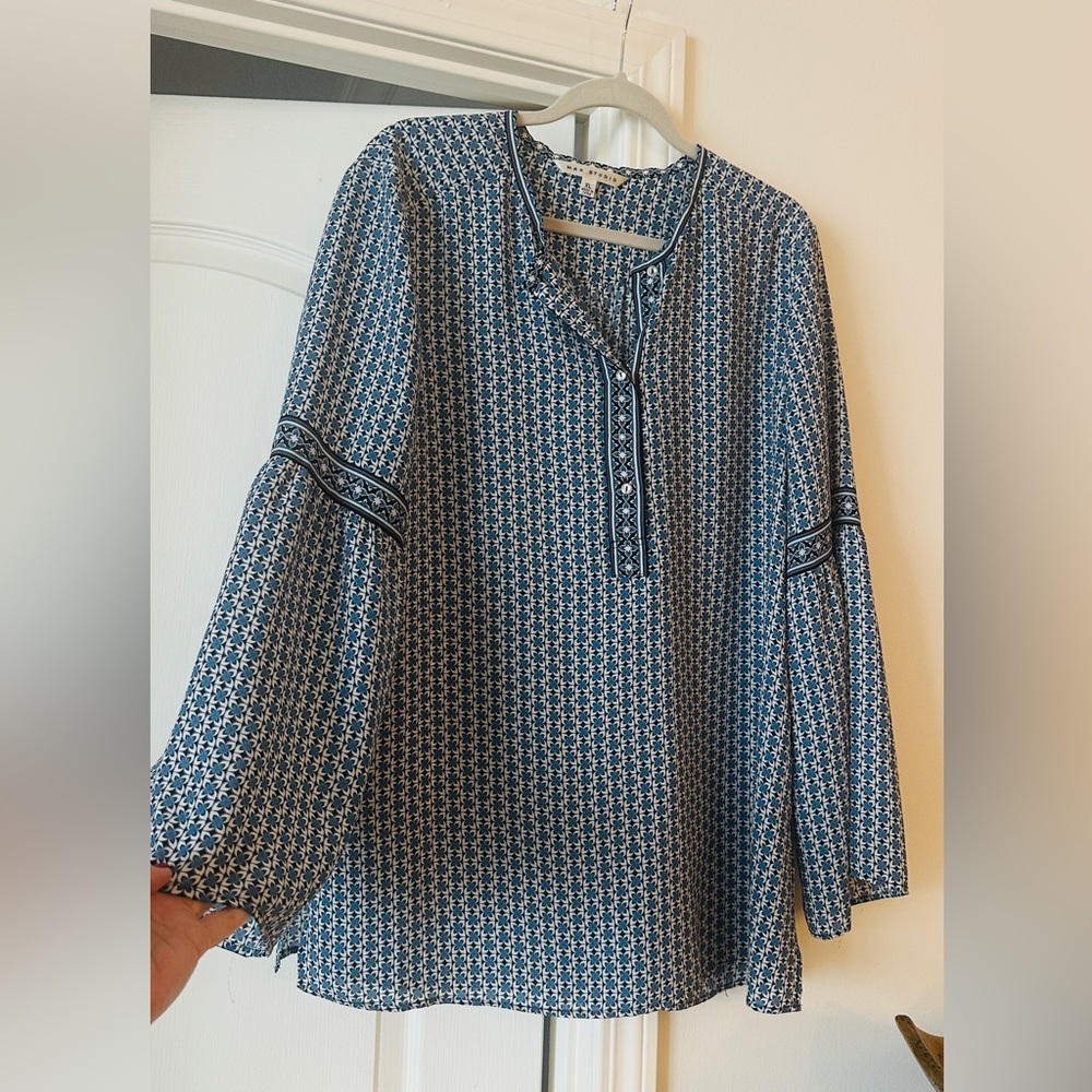 Pretty Bell Sleeved Blouse